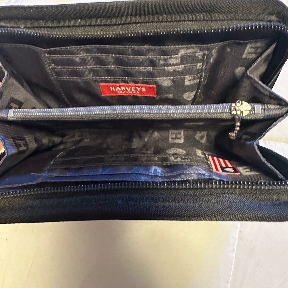 Harveys seatbelt black classic wallet - Picture 5 of 6